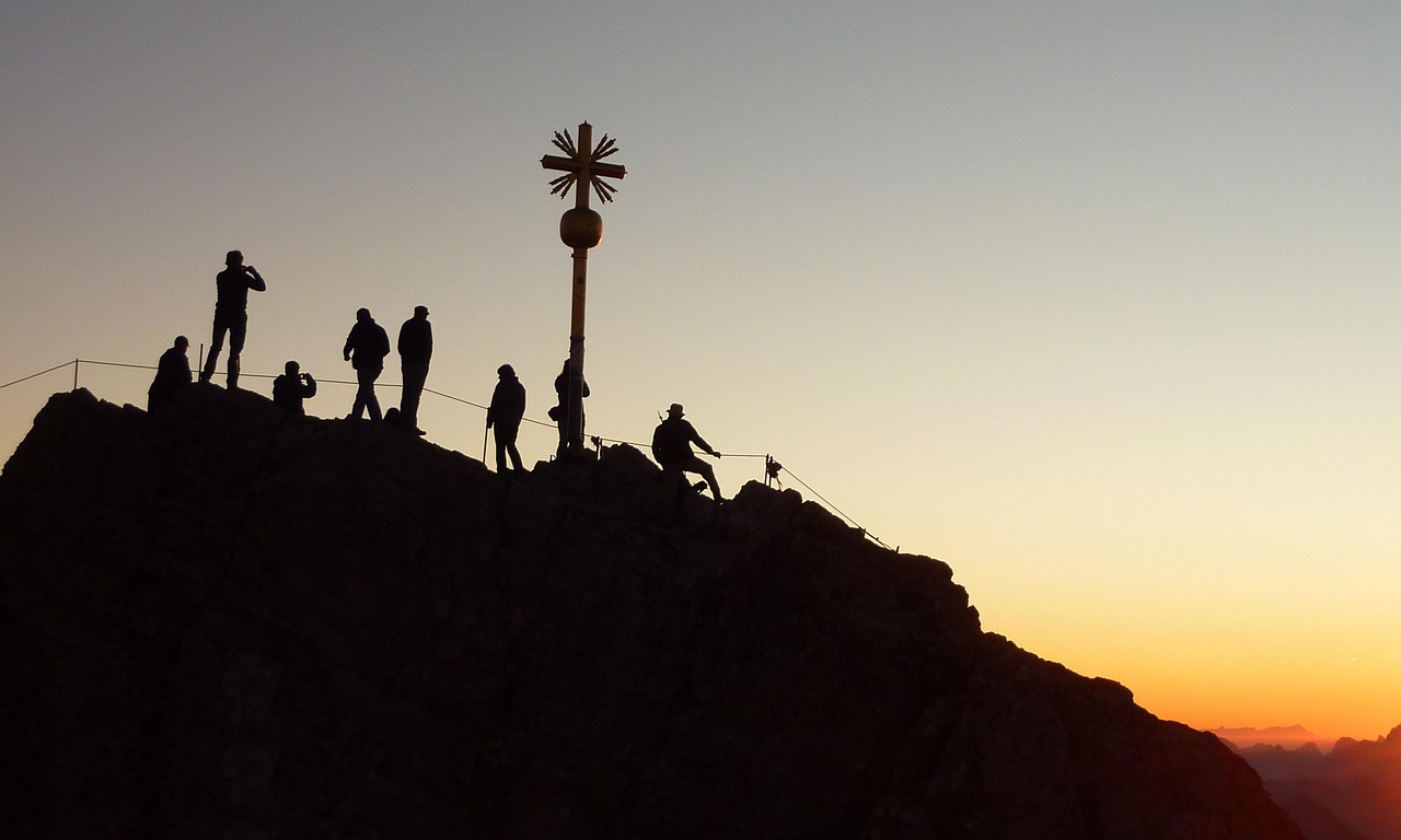 découvrez l'univers passionnant de l'escalade : conseils, techniques, équipements, et destinations incontournables pour grimpeurs débutants ou confirmés.