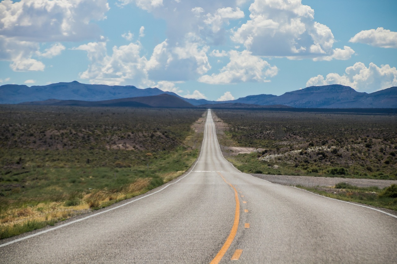 découvrez notre guide complet pour un road trip inoubliable sur la côte ouest des usa : itinéraires, conseils pratiques, lieux incontournables et activités à ne pas manquer.