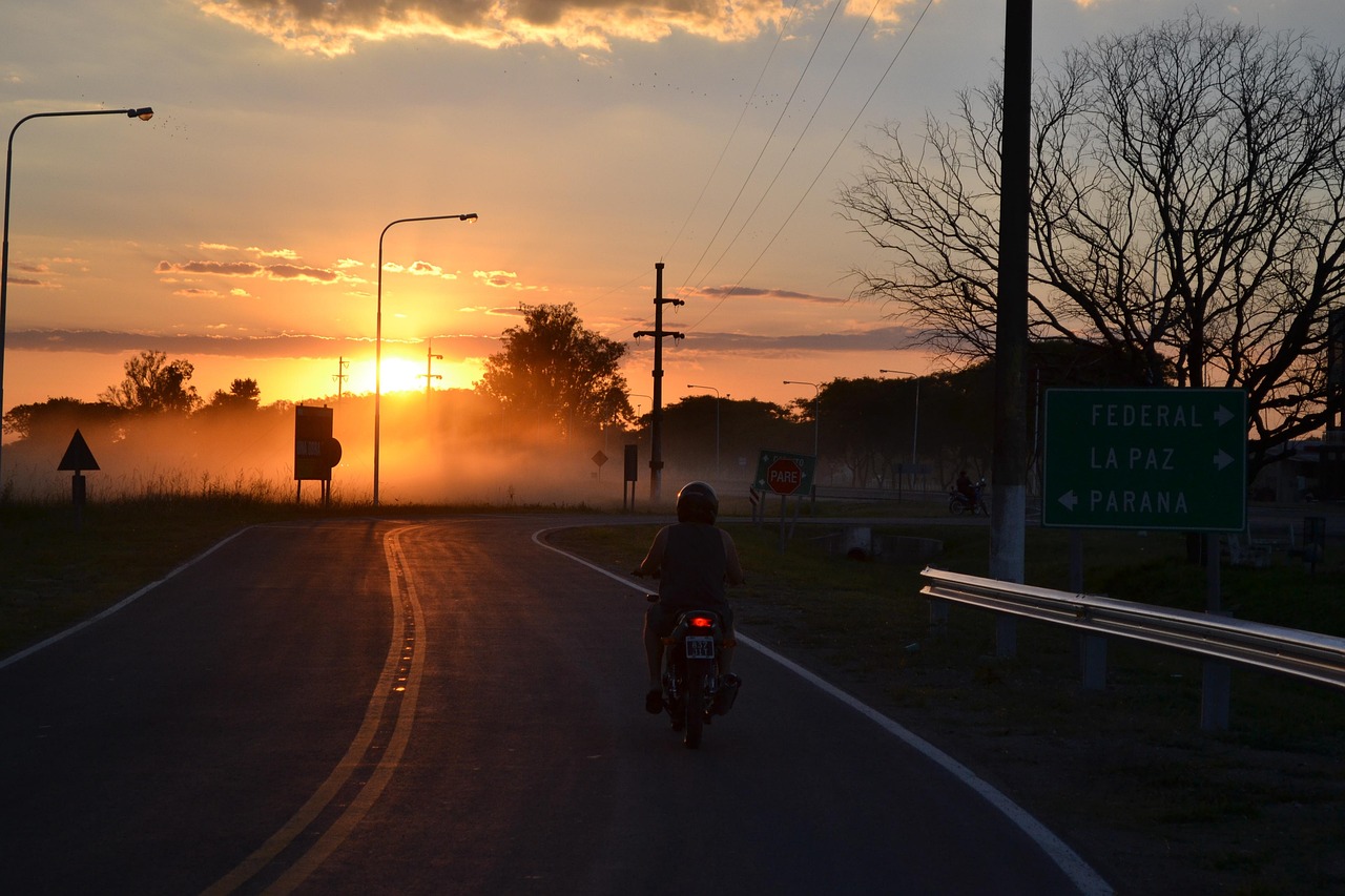 découvrez les plus belles routes panoramiques pour moto : itinéraires, conseils et paysages à couper le souffle pour vivre une aventure inoubliable à deux roues.